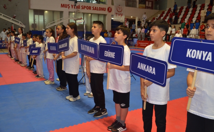 T�rkiye Karate Premier Ligi'nin 4. aya�� Mu�'ta ba�lad�