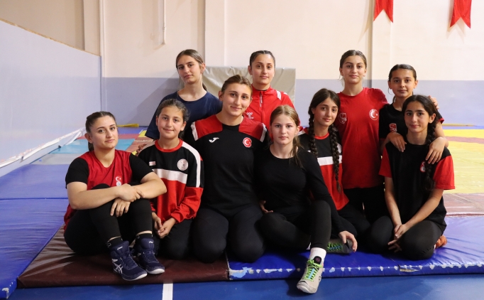 Ah�ska T�rk� g�re��i Elmira, T�rkiye'yi olimpiyatlarda temsil etmek i�in yo�un �al���yor