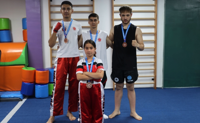 T�rkiye �ampiyonas�'nda k�rs�ye ��kan kick boks�ular hedef y�kseltti