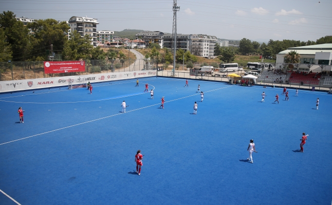 Ak Alan Hokeyi Kadnlar Avrupa ampiyonas 3, Alanya'da balad