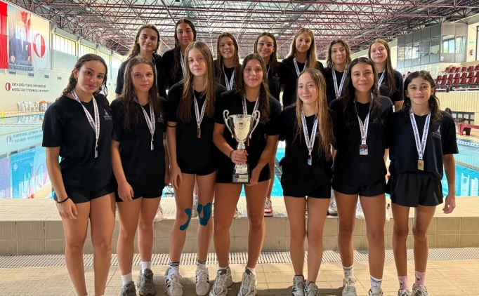 zmir Bykehir Belediyespor, 16 Ya Alt Kzlar Sutopu Ligi'nde ampiyon oldu