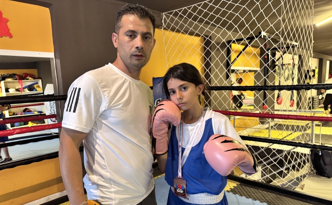 Siirtli 11 yandaki Eyll, boksta ampiyon babasnn izinden gidiyor