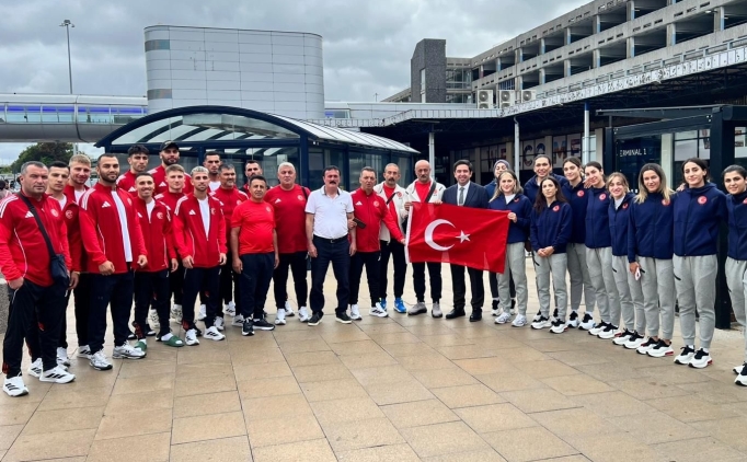 Milli boks�rler, d�nya �ampiyonas� i�in �ngiltere'ye gitti