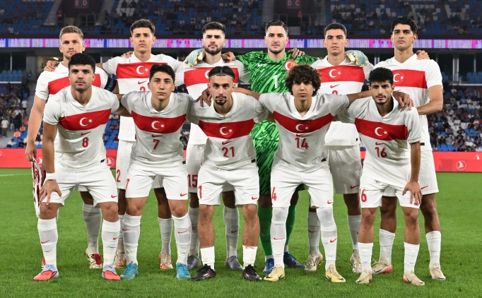 �mit Milli Futbol Tak�m�, bir puanla ba�lad�!