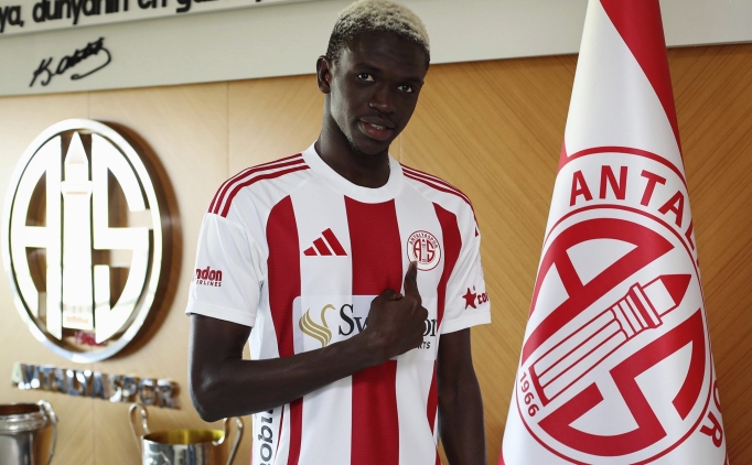 Antalyaspor, Bachir Gueye'yi kadrosuna katt�
