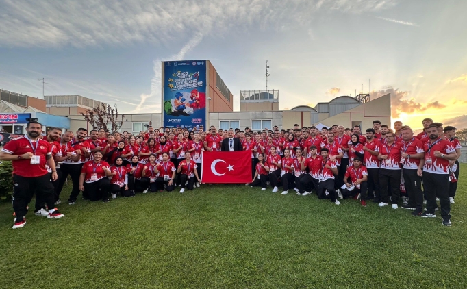 Milli kick boks�ulardan 9'u alt�n 50 madalya!