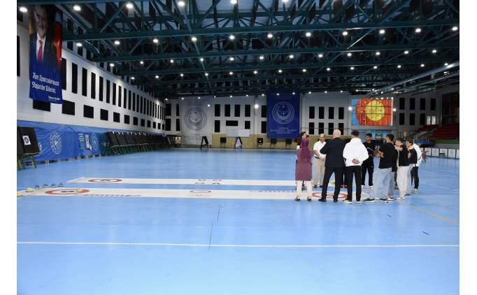 Samsun'da su�a s�r�klenen �ocuklara floor curling e�itimi veriliyor