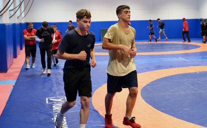 Gen� milli g�re��iler, Balkan �ampiyonas�'nda 'tulum ��karmak' istiyor