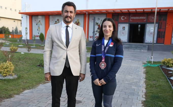 Milli grei Evin'in madalya kazandran azmi