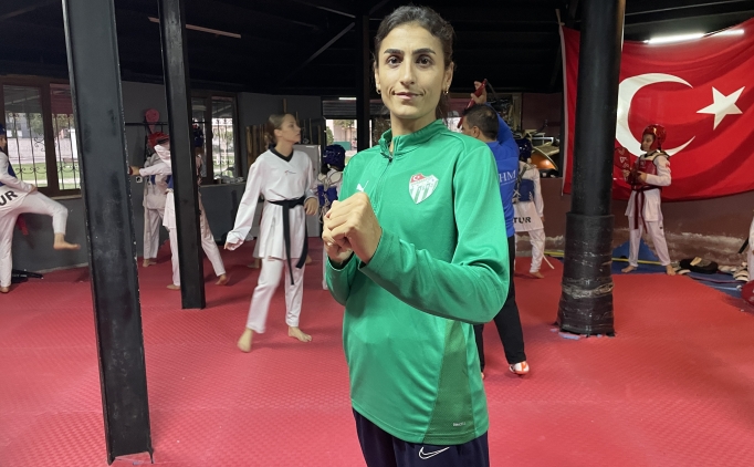 Milli tekvandocu Hatice Kbra lgn, dnya ampiyonasna parktaki lokalde hazrlanyor