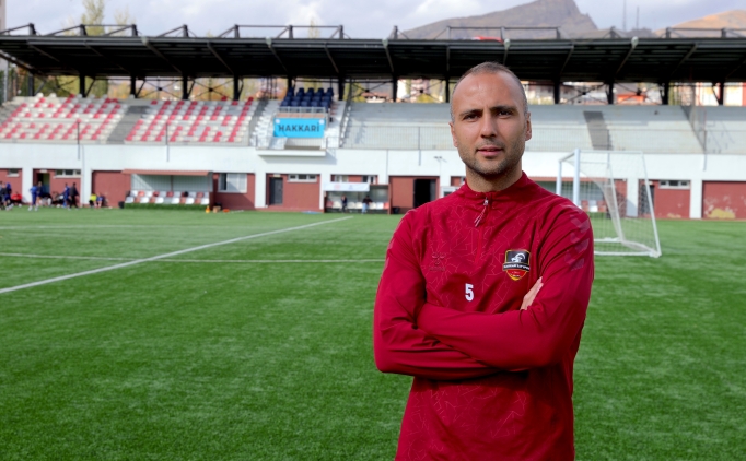 Okulda ��retmenlik, ye�il sahada kaptanl�k yap�yor