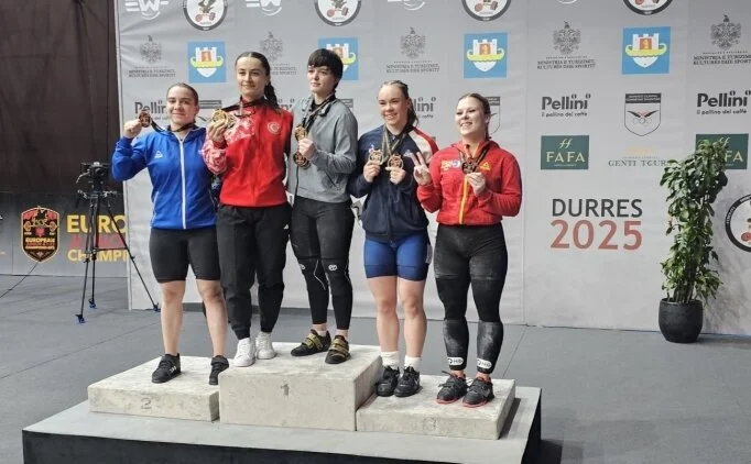 Halterde �lkemize g�m�� madalya!