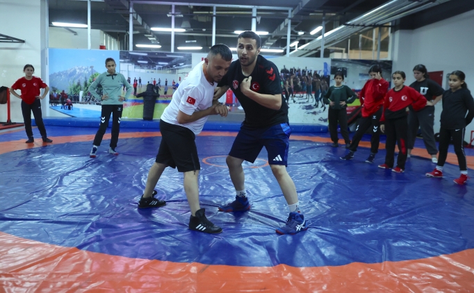 Hakkarili g�re��iler, bu y�l 78 madalya kazanarak kentteki �ocuklara �rnek oldu