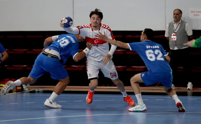 A Milli Erkek Hentbol Takm, Gney Kbrs' rahat yendi!