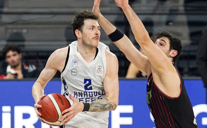 Anadolu Efes, sahas�nda Manisa Basket'i farkl� ge�ti!