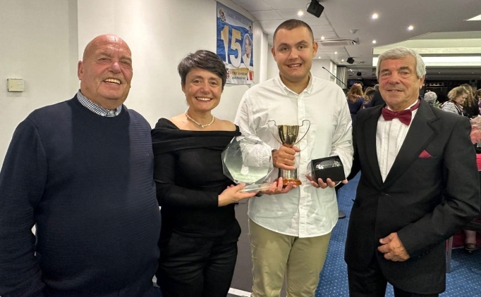 Ultra maraton yzcs otizmli Tuna Tunca'ya ngiltere'den dl