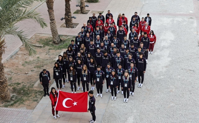 6. �slami Dayan��ma Oyunlar�'nda m�cadele eden milli sporculardan Atat�rk'e sayg� duru�u