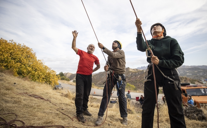 Do�aseverler zirvelere g�venli t�rman�� i�in zorlu da�c�l�k e�itimlerinden ge�iyor