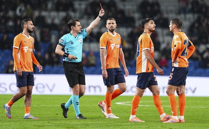 Baakehir'de 2 futbolcudan hakem tepkisi!