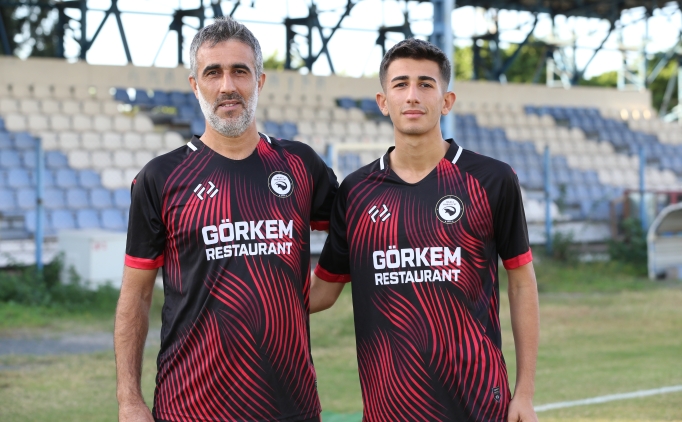 Hatay'da futbolcu baba ve o�lu ayn� tak�mda m�cadele ediyor