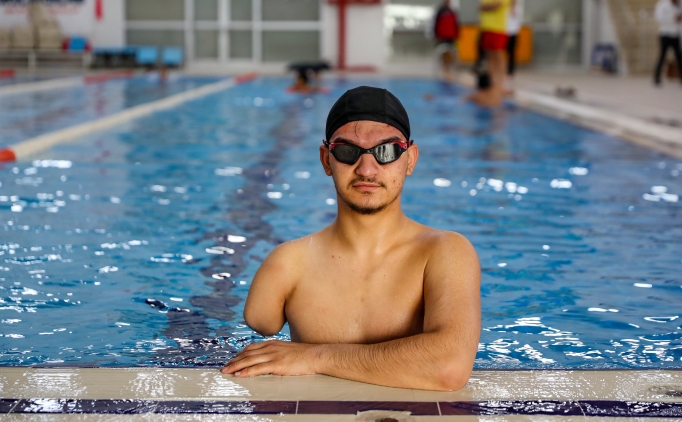  yerindeki patlamada kolunu ve bacan kaybetti, yzme ve karateyle yaama baland