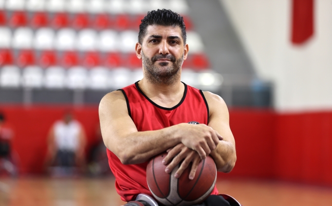 Selim Sayak, baarlaryla genlere ilham oluyor!