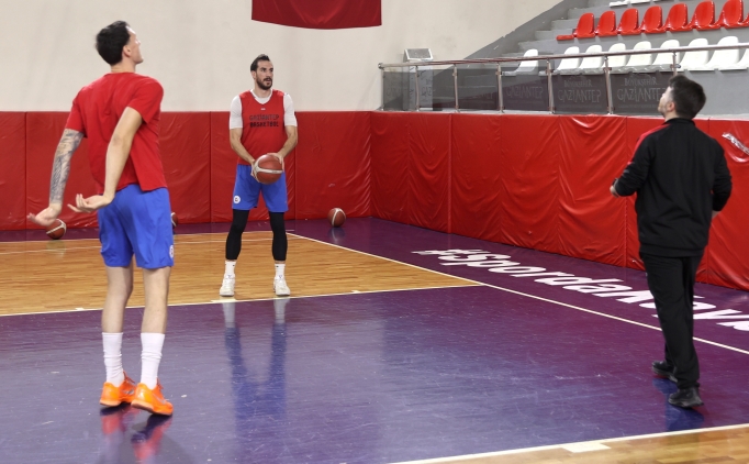 Gaziantep Basketbol liderlik koltuunu brakmak istemiyor