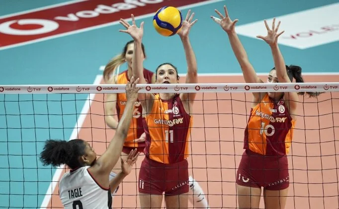 Voleybol derbisinde Galatasaray Daikin, Be�ikta�'a set vermedi!
