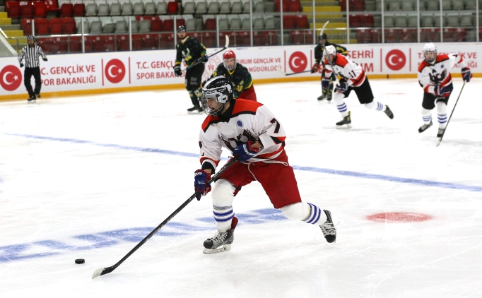 Erzurum'da Buz Hokeyi K�� Spor Oyunlar� sona erdi