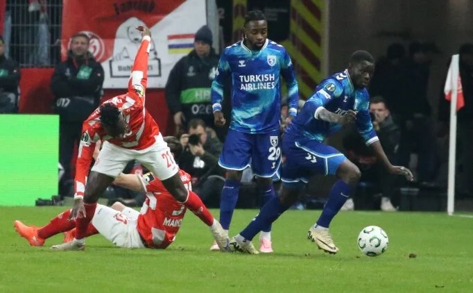 Samsunspor, Almanya'da ilk 8 f�rsat�n� ka��rd�!