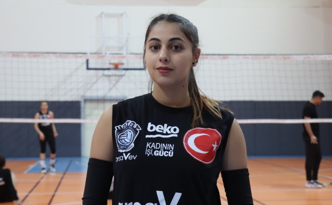 Hukuk ��rencisi gen� voleybolcu Yaren, hem parkede hem adliyede ba�ar� hedefliyor