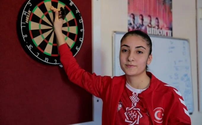 15 ya��ndaki Zeynep Y�lmaz, b�y�klerde d�nya ��ampiyonu oldu