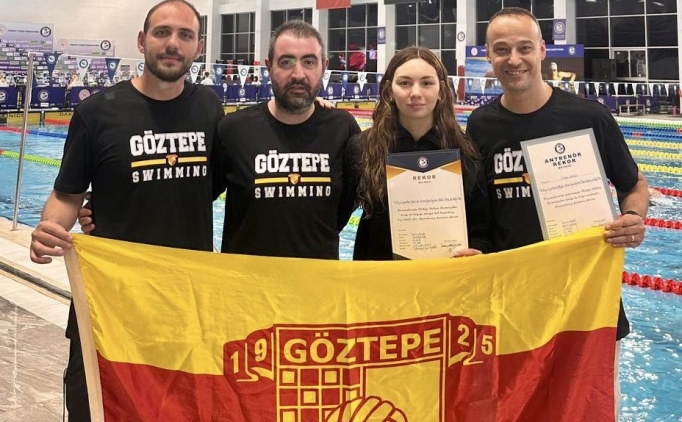 Milli y�z�c� Derin Akar,11 y�ll�k T�rkiye rekorunu k�rd�