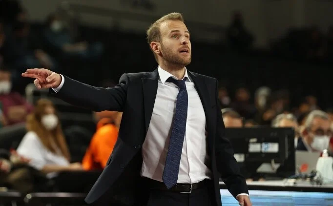 Kar��yaka, Candost Volkan ile anla�t�!