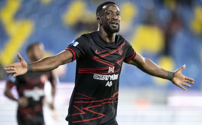 Yatabare futbolu b�rakt�