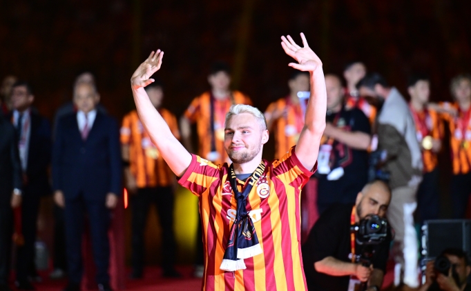 Galatasaray'da ayr�l�k: Nelsson!