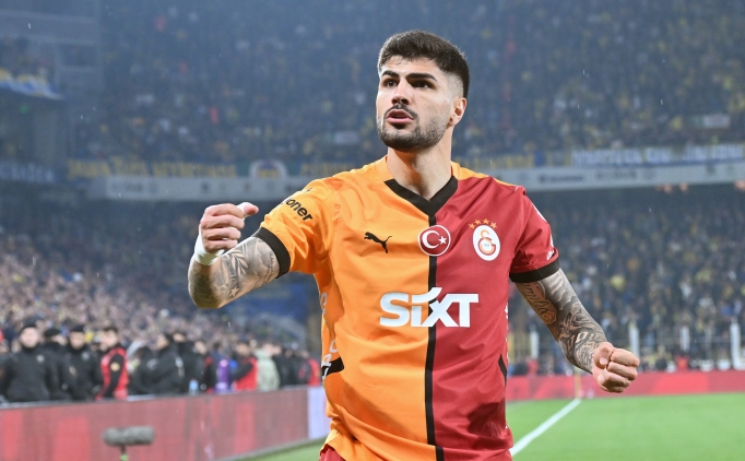 Galatasaray'da Eren Elmal� ilk 11'e d�n�yor!