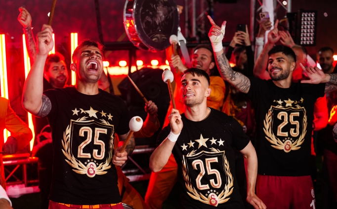 Galatasaray'da sosyal medyay� sallayan diyalog: Yunus - Abd�lkerim!