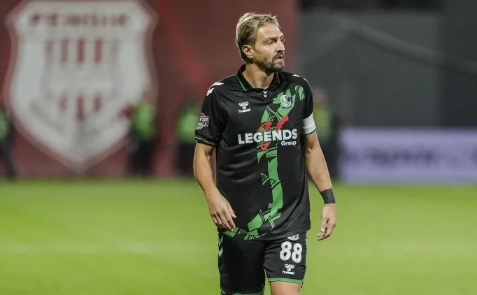 Caner Erkin'den 8 mata 3. krmz!