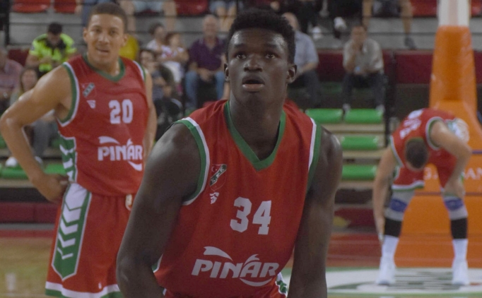 Eski Kar��yakal� Adem Bona ay-y�ld�zl� formayla �ov yapt�