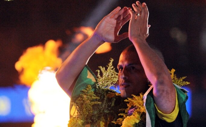 Alex de Souza'dan Sadettin Saran i�in tebrik payla��m�