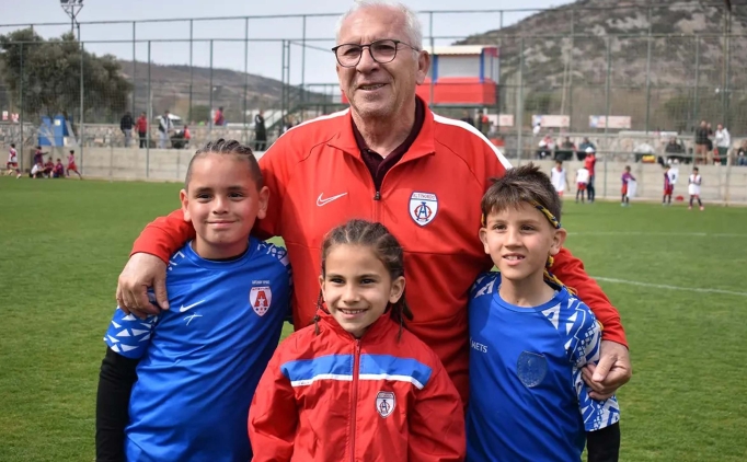 Alt�nordu'da Ba�kan �zkan son anda masadan kalkt�