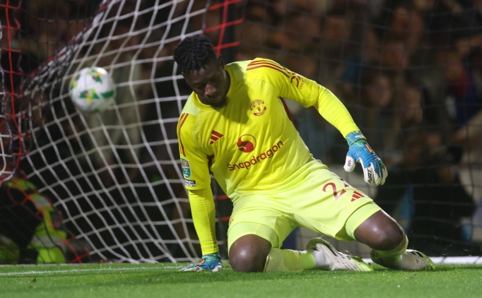 Andre Onana'ya a��r ele�tiri: 'Kaleci de�il!'