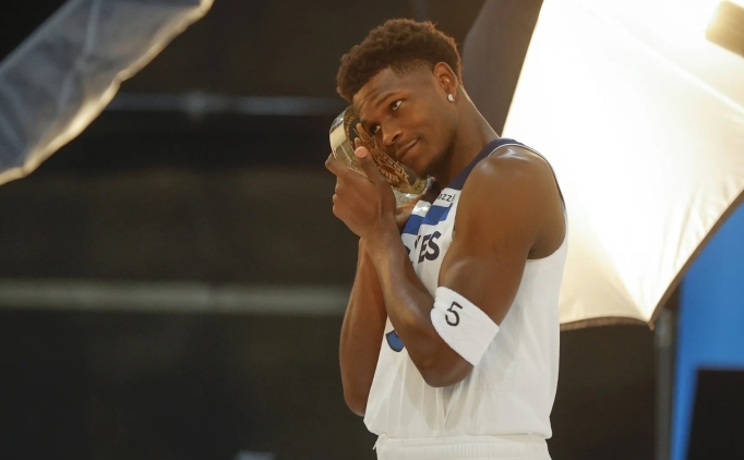 Robinson: 'Anthony Edwards, benim uzun versiyonum!'