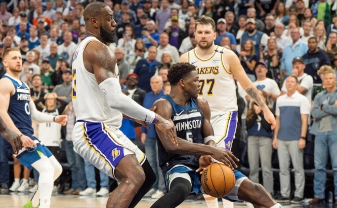 LeBron'dan tart��mal� faul karar�na tepki: 'El topun bir par�as�'