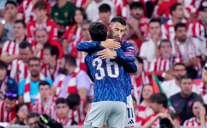 Arsenal, Devler Ligi'ne galibiyetle ba�lad�!