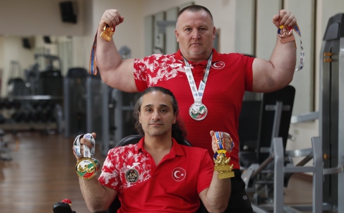 Ba�c�lar Belediyesi sporcular� d�nya �ampiyonas�ndan ba�ar�yla d�nd�