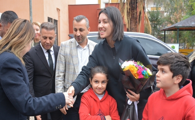 Milli Tenisi pek Soylu, rnak'ta rencilerle bulutu