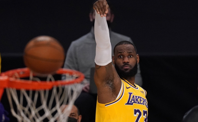 ESPN, LeBron'u emeklilik sonras� yorumcu olarak i�e almak istiyor