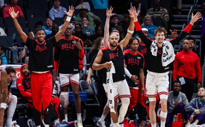 Chicago Bulls, Hornets deplasman�nda zorlanmad�